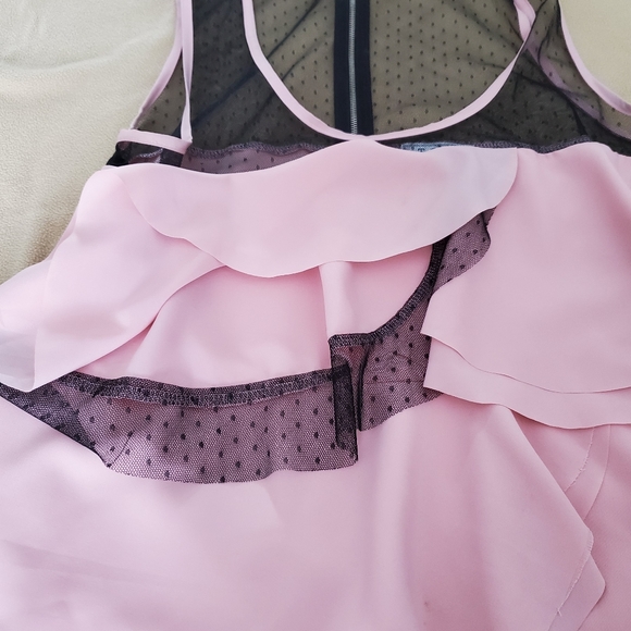 Pink and black sleevless blouse. - Picture 4 of 4